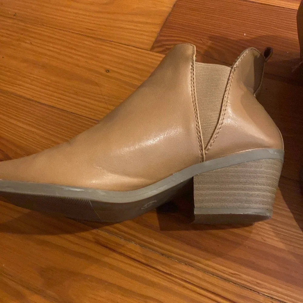 Universal Thread camel booties - Picture 2 of 5